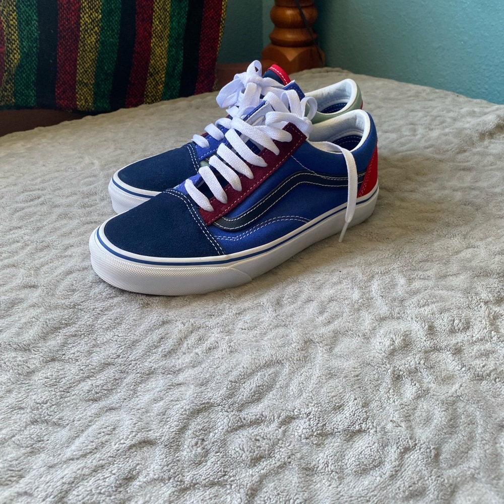 Vans - Picture 3 of 7